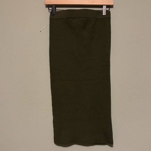 GOOD AMERICAN Sage Green Ribbed Stretchy Straight Pencil Midi Skirt - Size 2 - Picture 6 of 7
